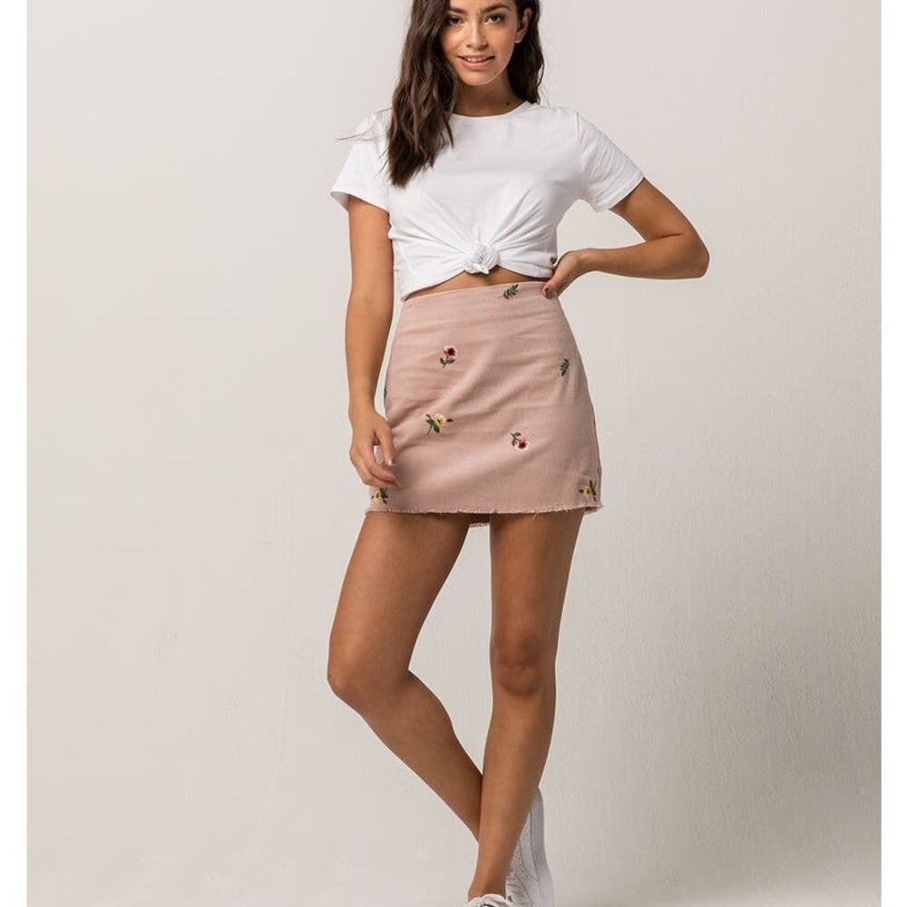 Ivy & Main Pink Corduroy Floral Embroidered Cut-Off Mini Skirt Womens Size Small